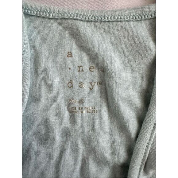 ☔️ A New Day Tank Top - Picture 3 of 3